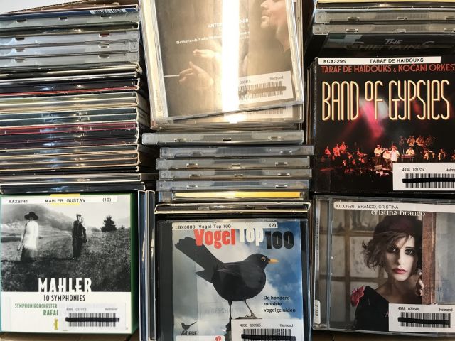 Verkoop cd's in Bibliotheek Helmond zondag 31 oktober 2021 | Helmond-Peel